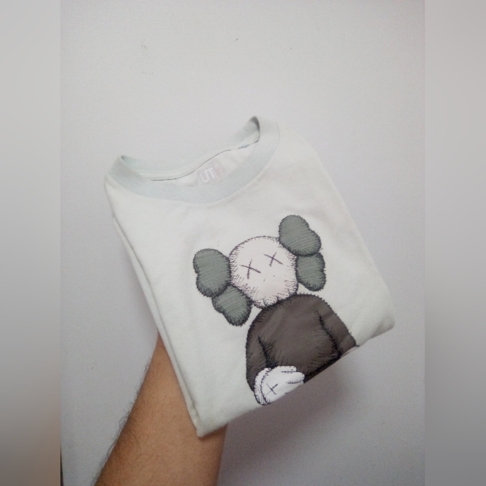 Uniqlo x Kaws Character Elmo Tshirt Sz 5